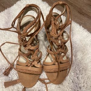 BCBG light brown/nude strap heel